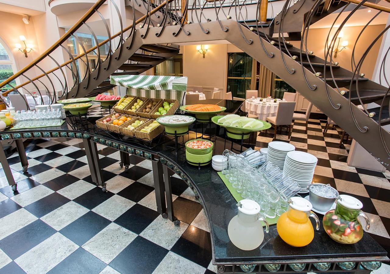 فندق Gran Estanplaza Berrini ساو باولو المظهر الخارجي الصورة Breakfast buffet at a hotel
