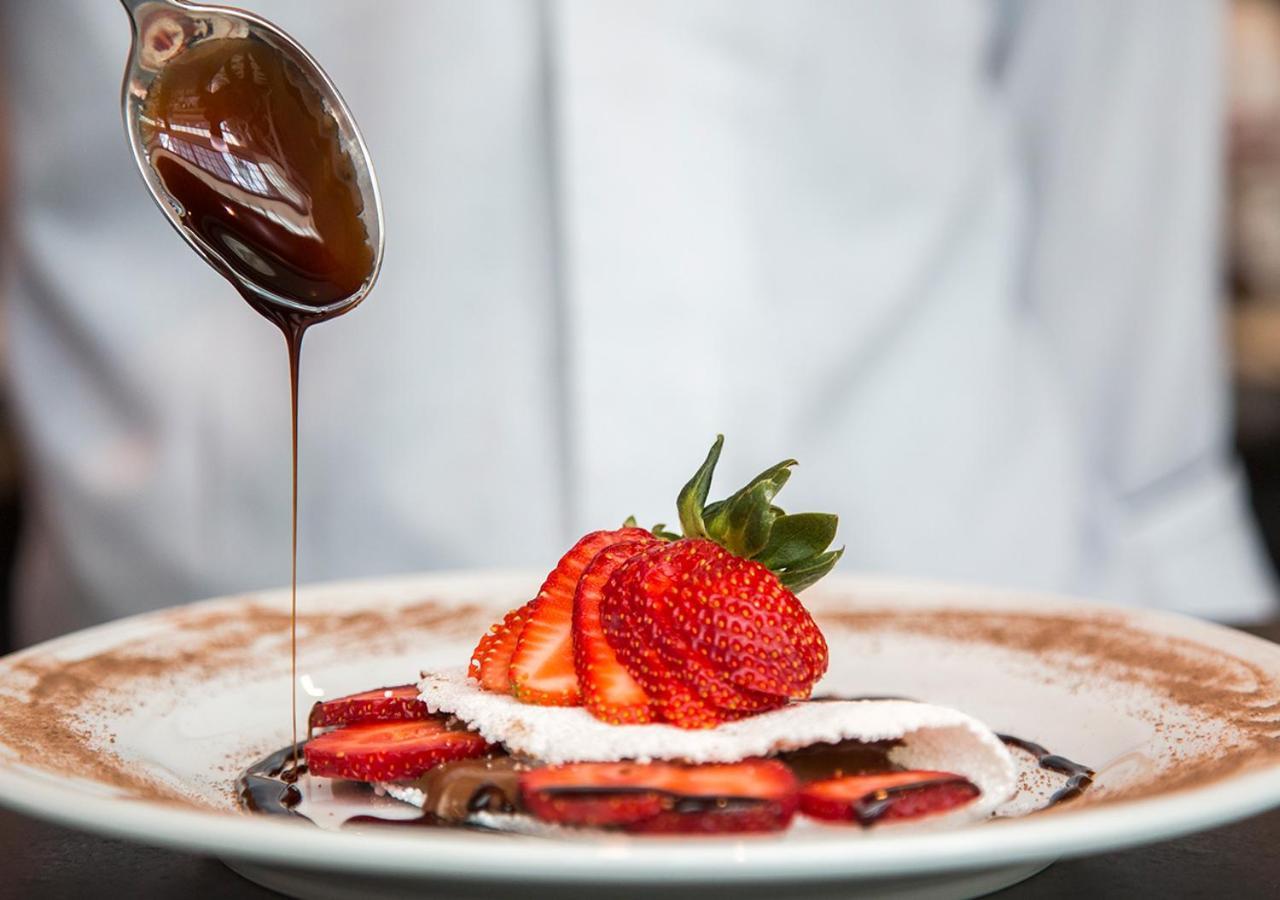 فندق Gran Estanplaza Berrini ساو باولو المظهر الخارجي الصورة Strawberries with balsamic vinegar