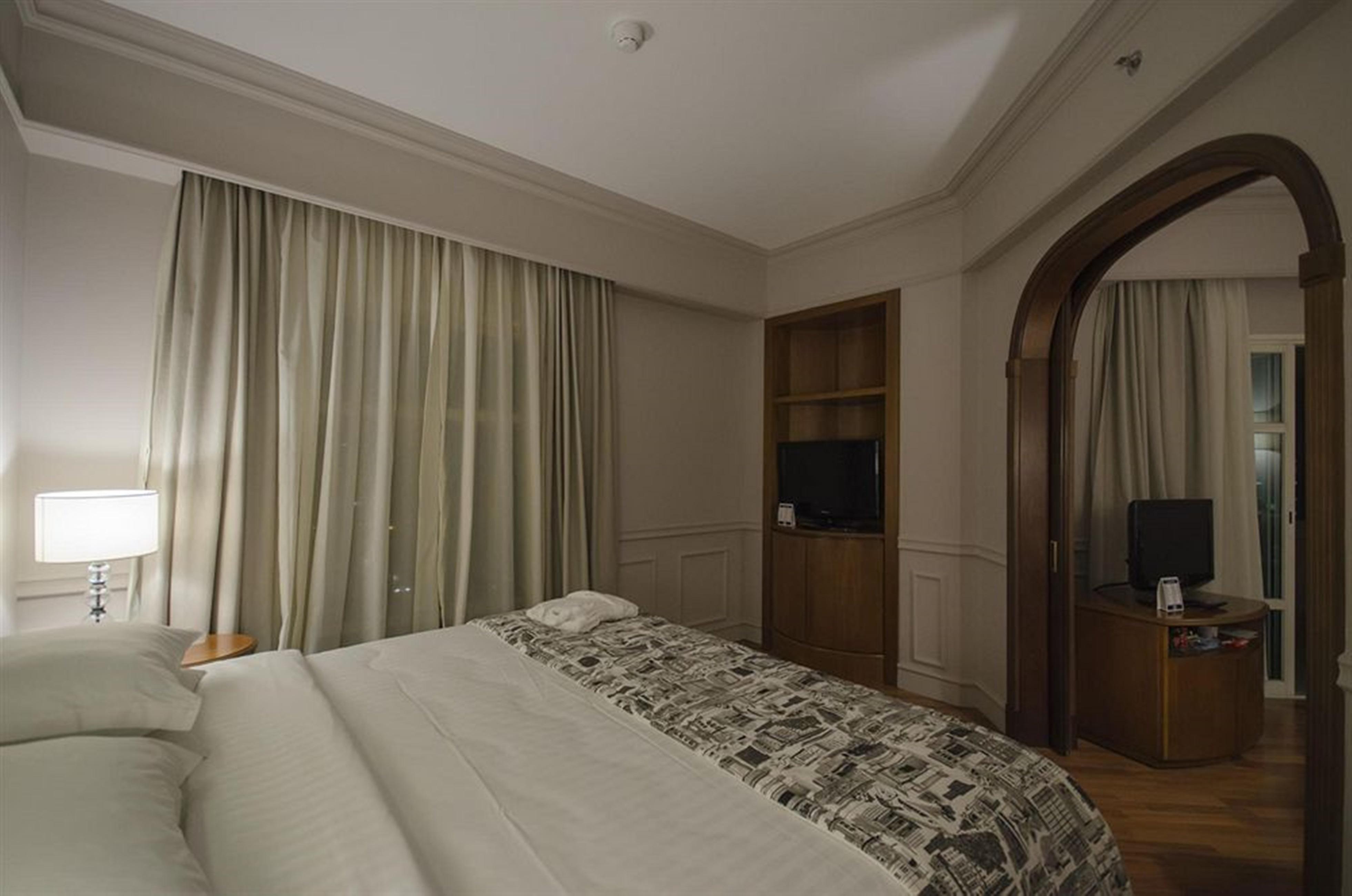 فندق Gran Estanplaza Berrini ساو باولو المظهر الخارجي الصورة A bedroom at the hotel