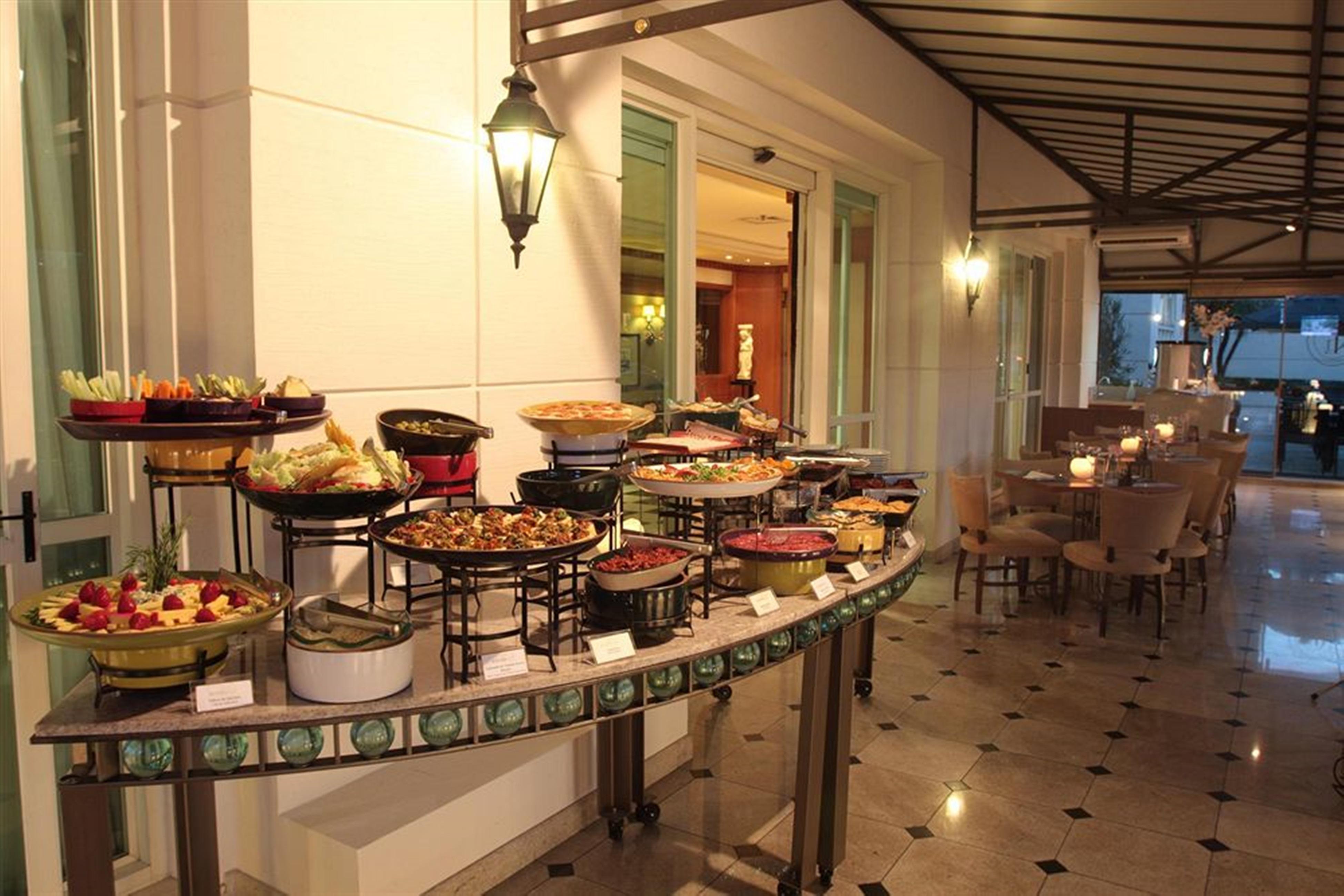 فندق Gran Estanplaza Berrini ساو باولو المظهر الخارجي الصورة A buffet at a hotel