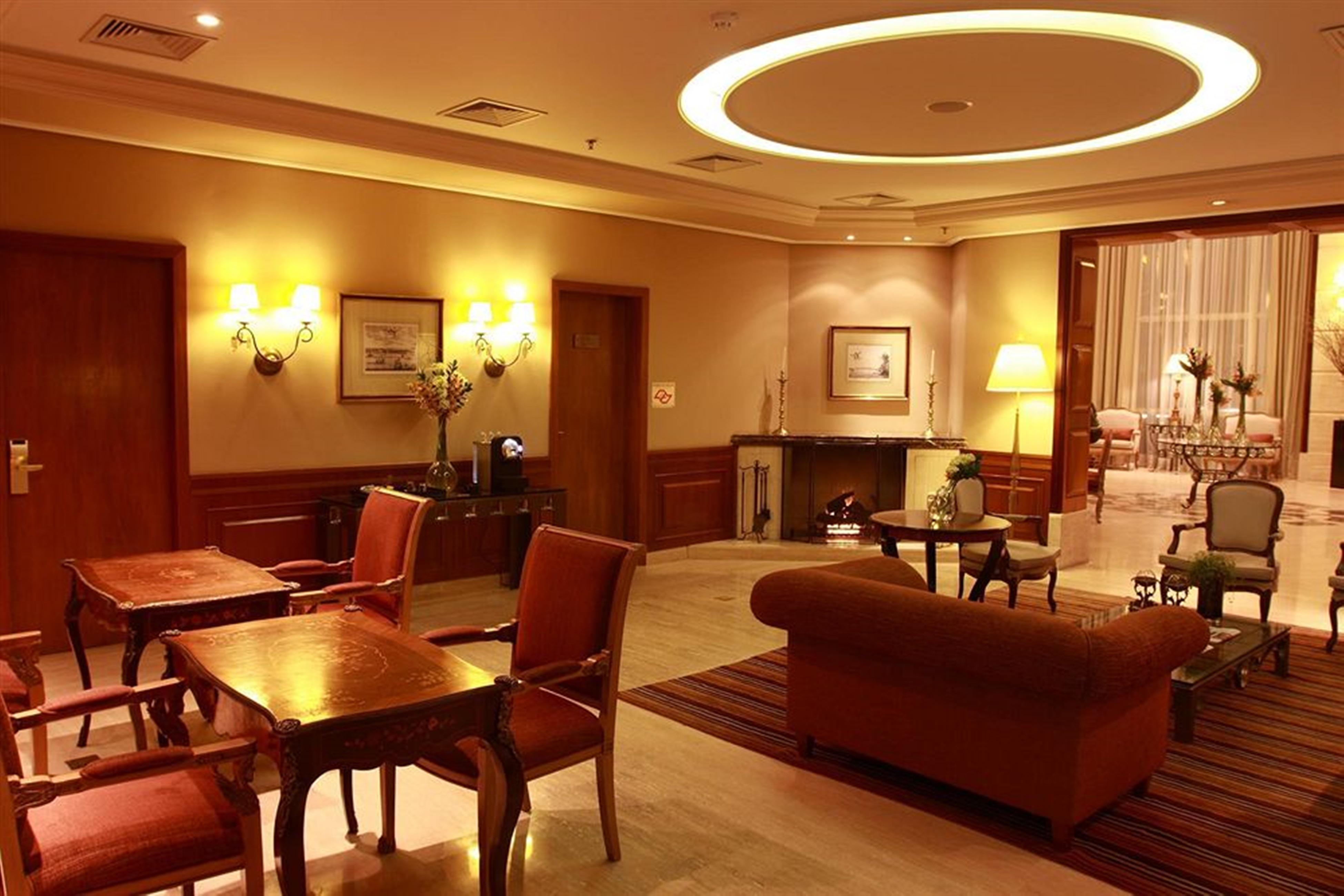 فندق Gran Estanplaza Berrini ساو باولو المظهر الخارجي الصورة The lounge at the airport