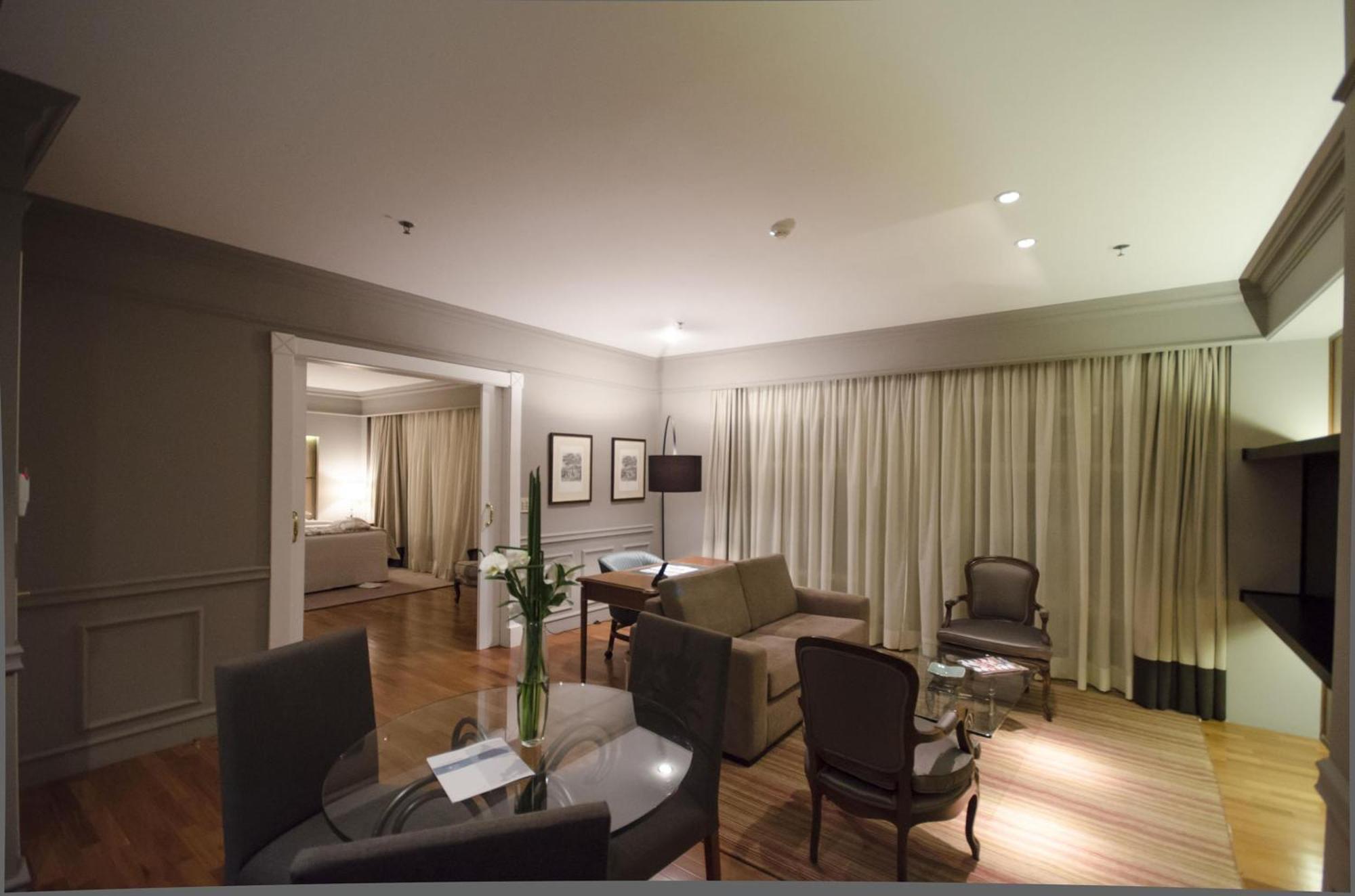 فندق Gran Estanplaza Berrini ساو باولو الغرفة الصورة A suite at the hotel